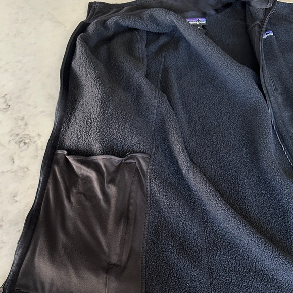 Patagonia Men's Dark Gray Performance Jacket - Picture 5 of 9